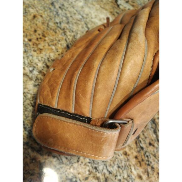 BASEBALL GLOVE WILSON JIM CATFISH HUNTER ACH2170 RIGHT HAND THROW - Picture 8 of 10